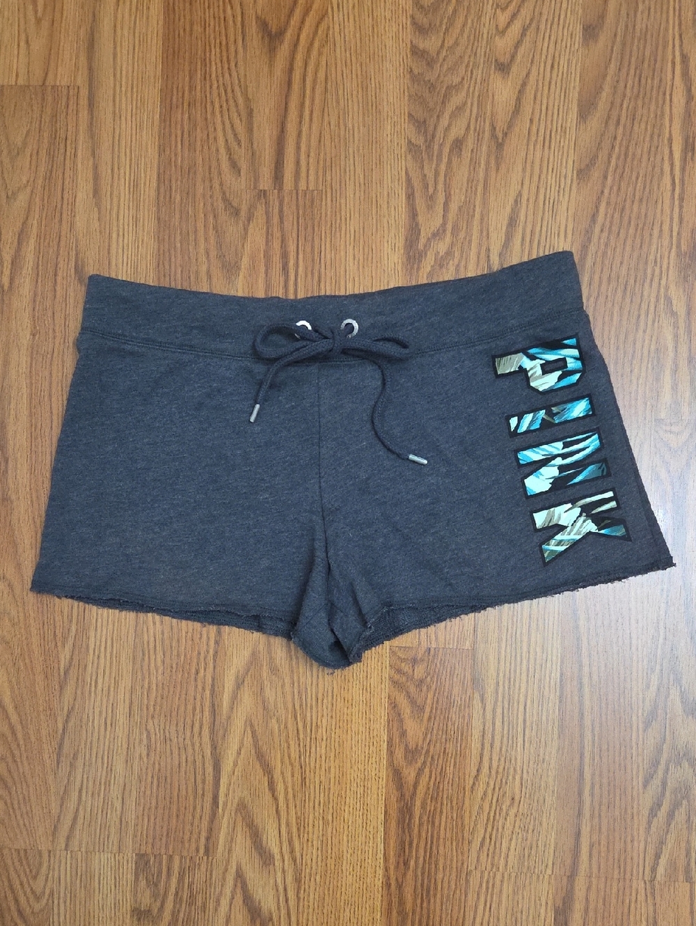 Victoria's Secret PINK Tropical Leaf Print Logo 2" Shorts/ Small